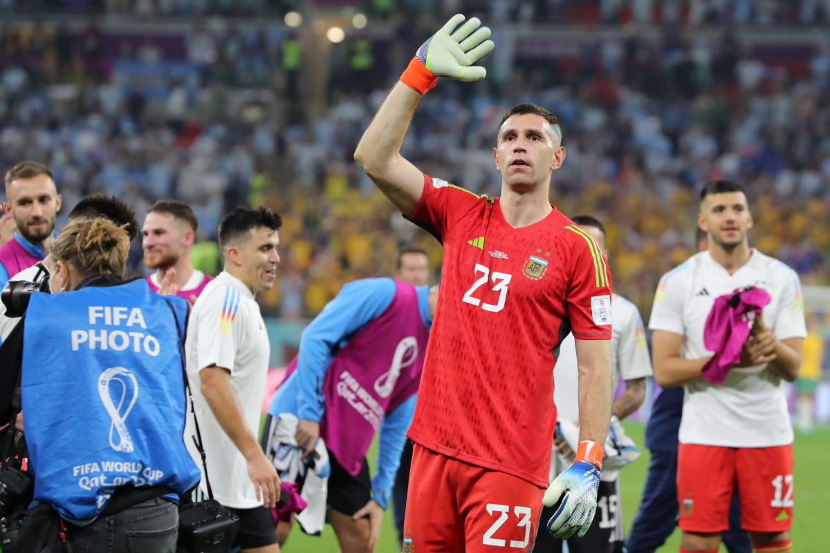 Erik Lamela posts four-word reaction to Emi Martinez’s latest World Cup performance last night