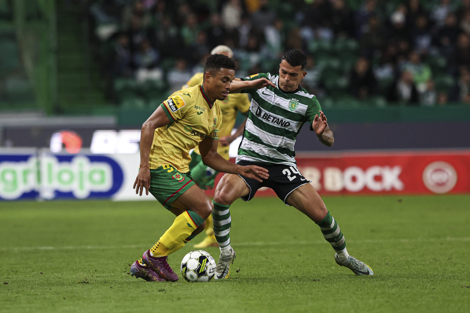 Flávio Ramos of Paços de Ferreira and Pedro Porro of
