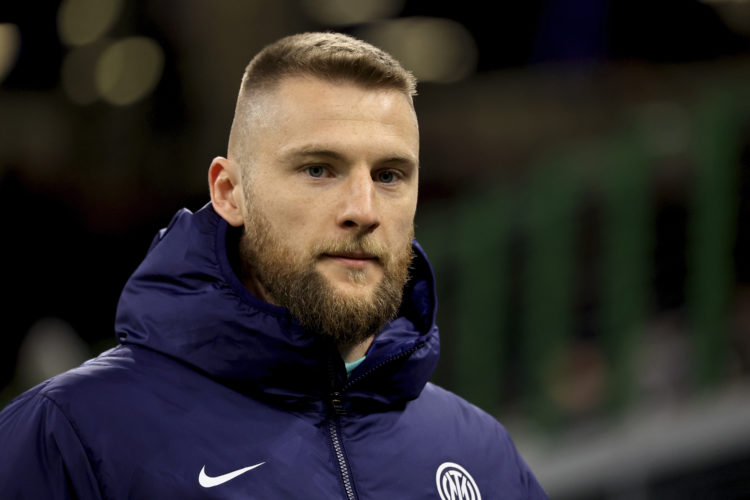 Report: Fans now putting up banners urging £30m player to stay, after he's linked with Tottenham move