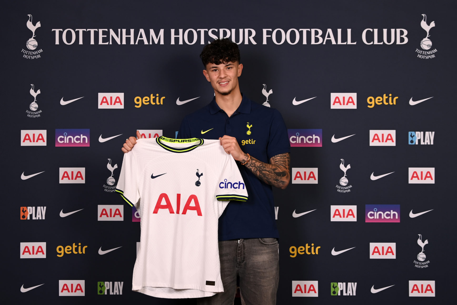 Jude Soonsup-Bell signe pour Tottenham Hotspur
