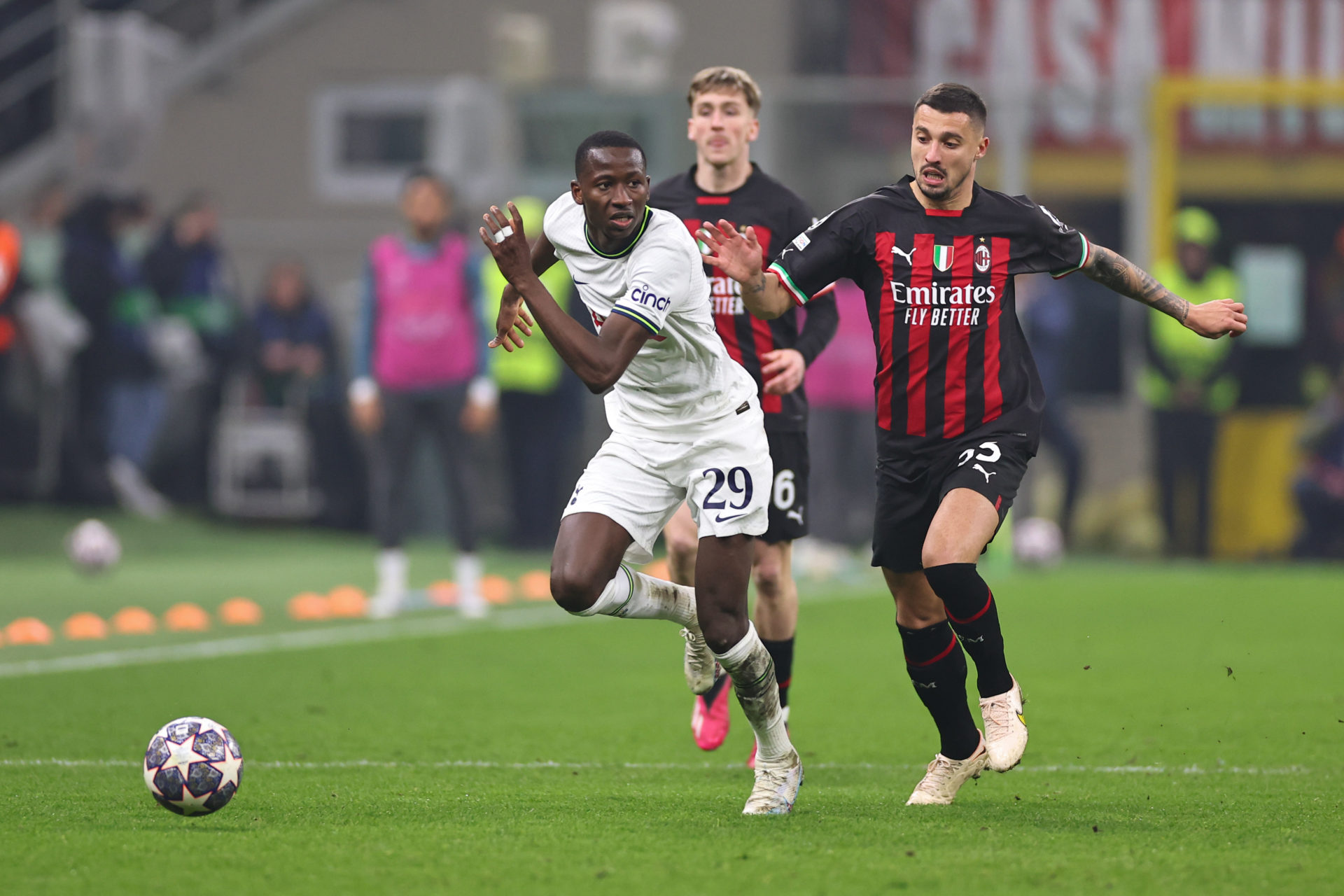 AC Milan v Tottenham Hotspur: Round of 16 Leg One - UEFA Champions League
