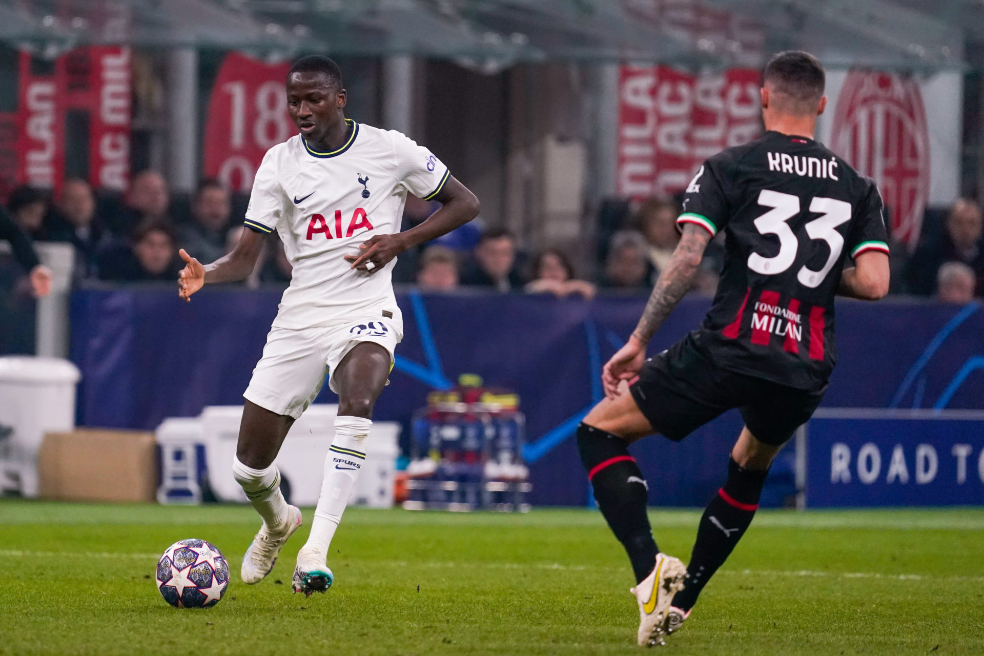 AC Milan v Tottenham Hotspur: Round of 16 Leg One - UEFA Champions League