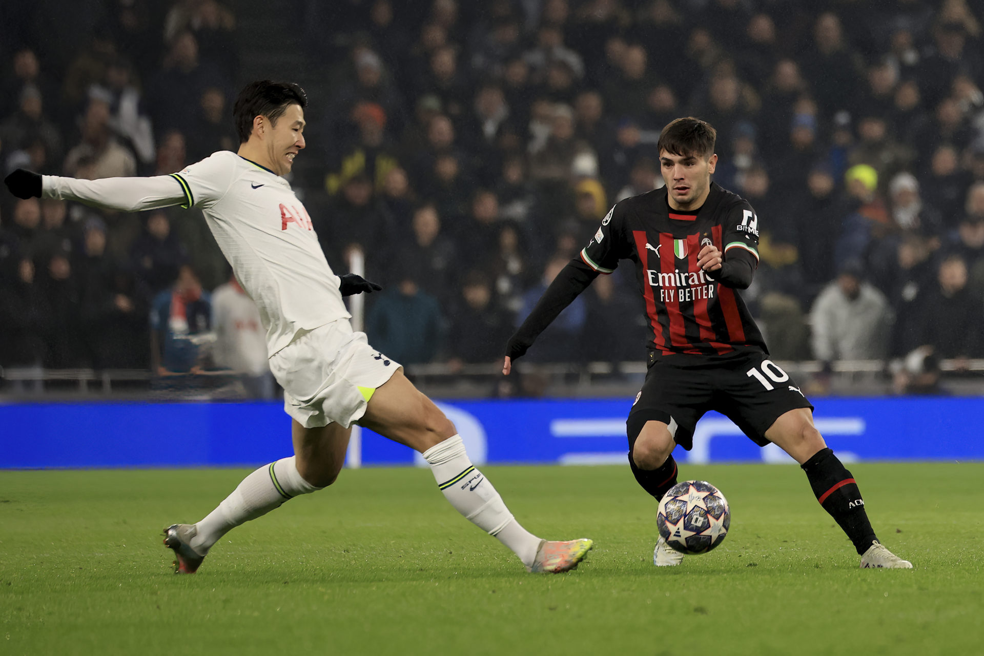 Tottenham Hotspur v AC Milan: Round of 16 Second Leg - UEFA Champions League