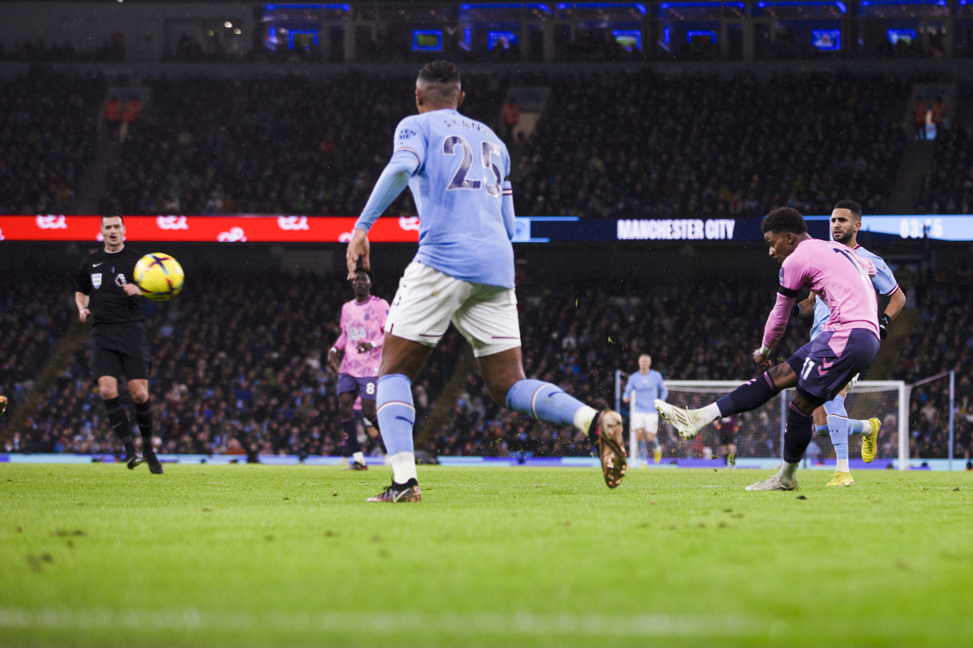 Manchester City v Everton FC - Premier League
