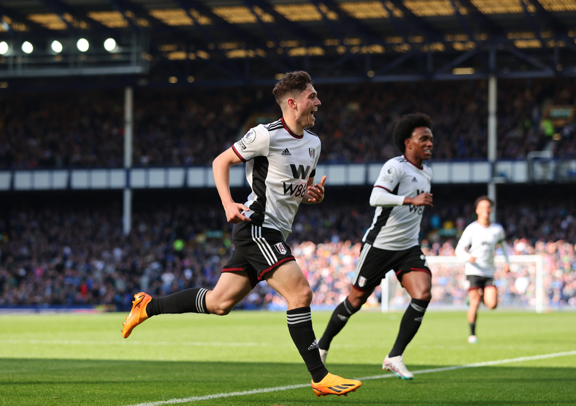 Everton FC v Fulham FC - Premier League