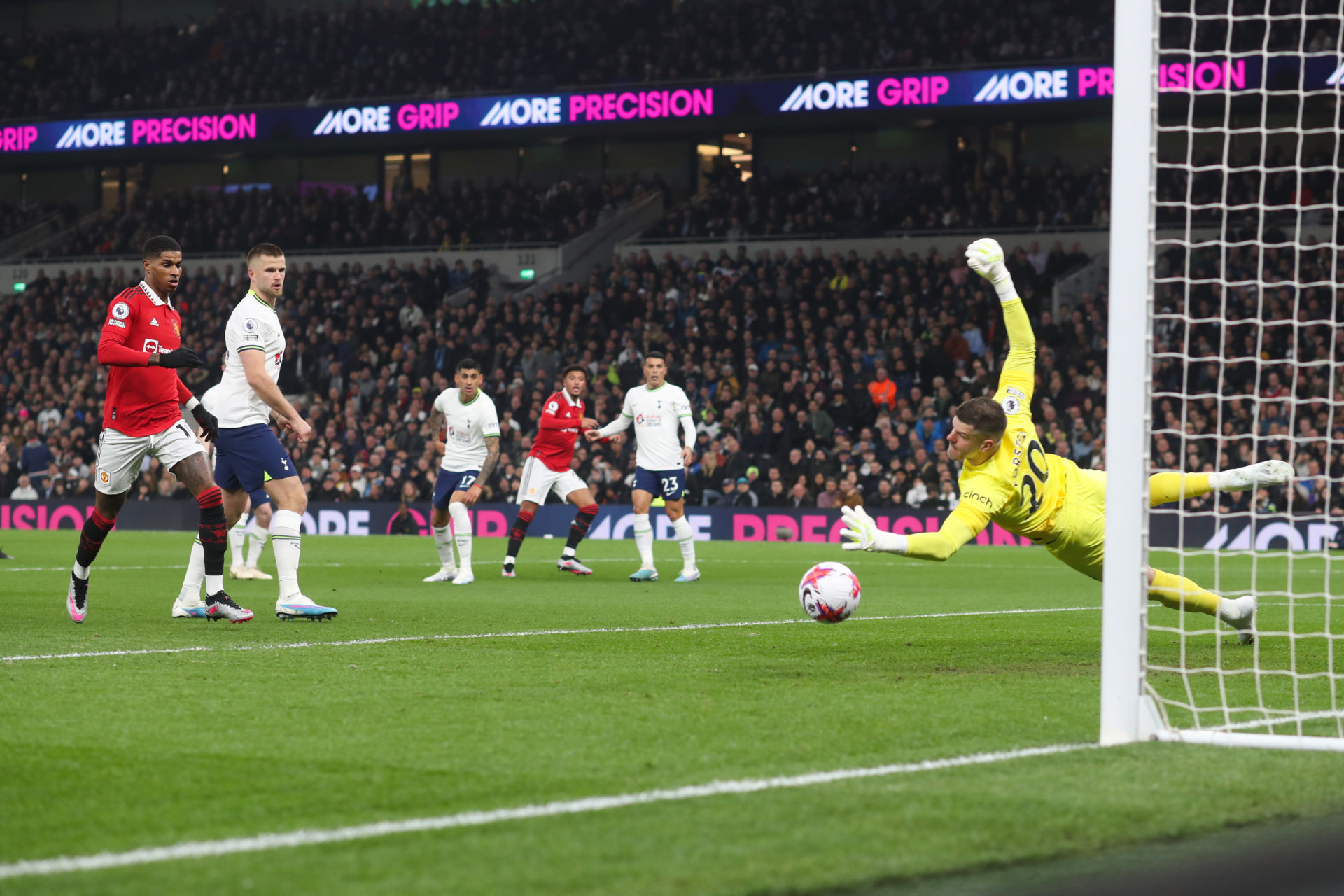 Tottenham Hotspur v Manchester United - Premier League