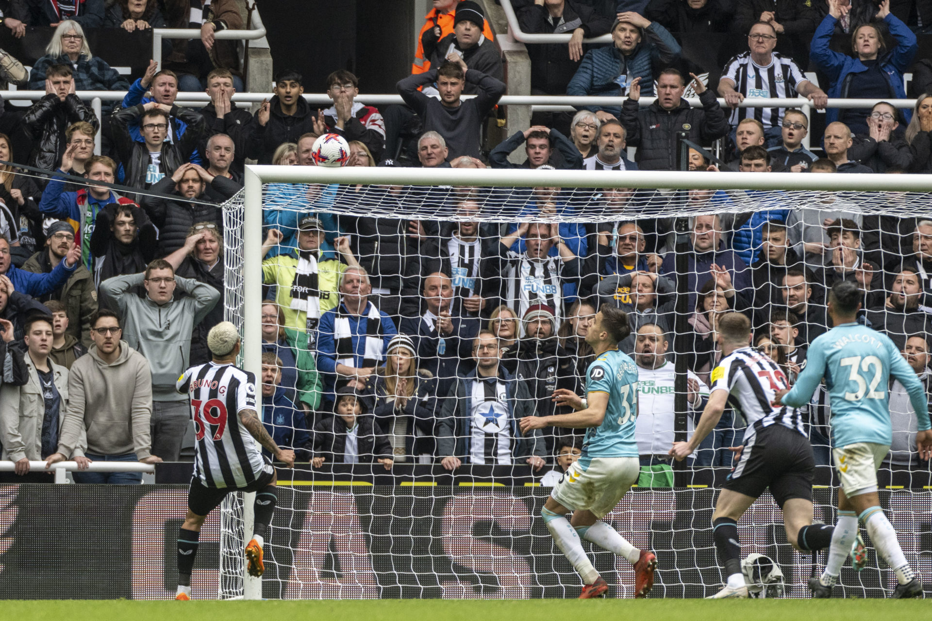 Newcastle United v Southampton FC - Premier League