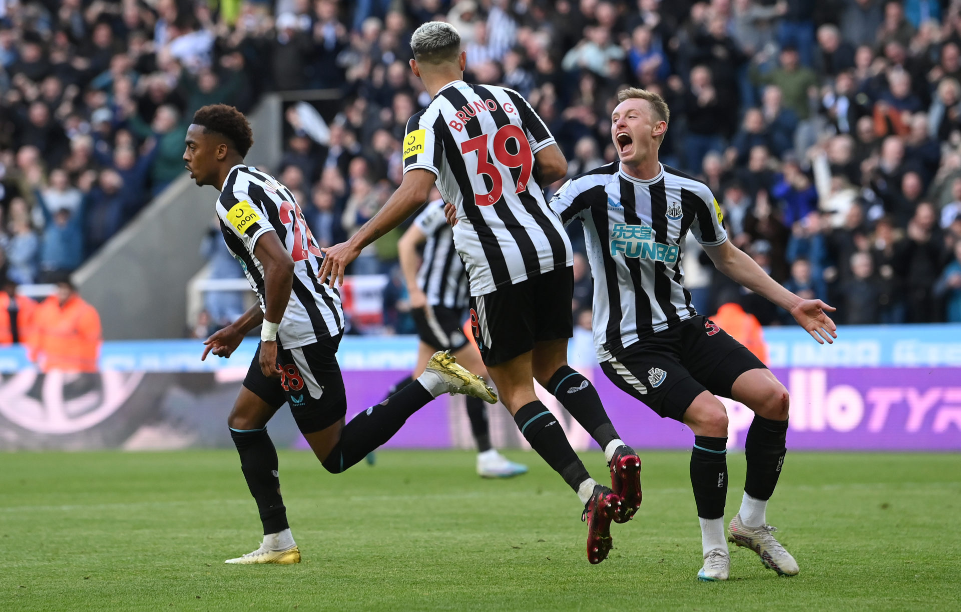 Eddie Howe Provides Vague Injury Update On Newcastle Midfielder Joe Willock