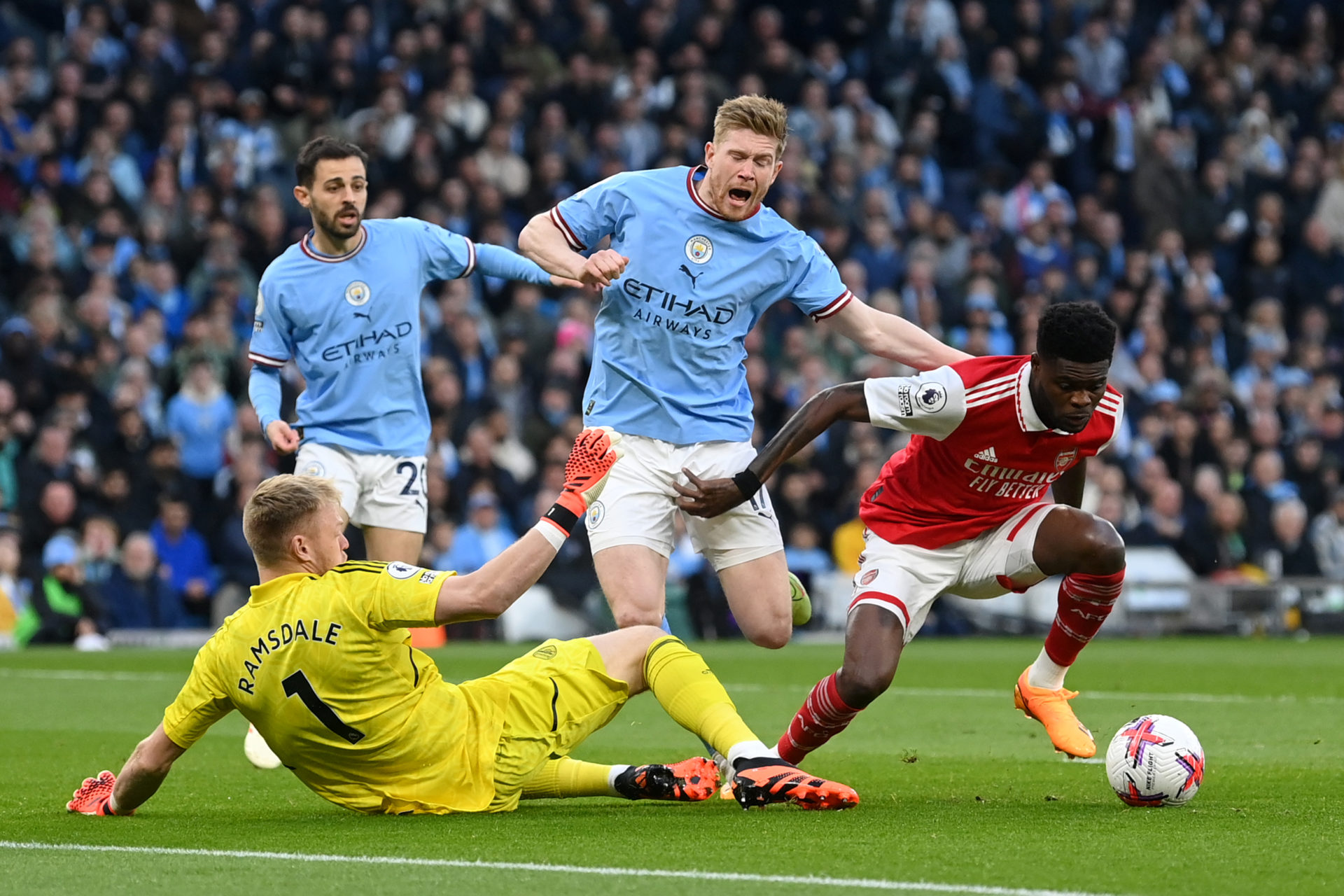 Jamie Carragher Slams 'very Poor' Arsenal Player During First-half