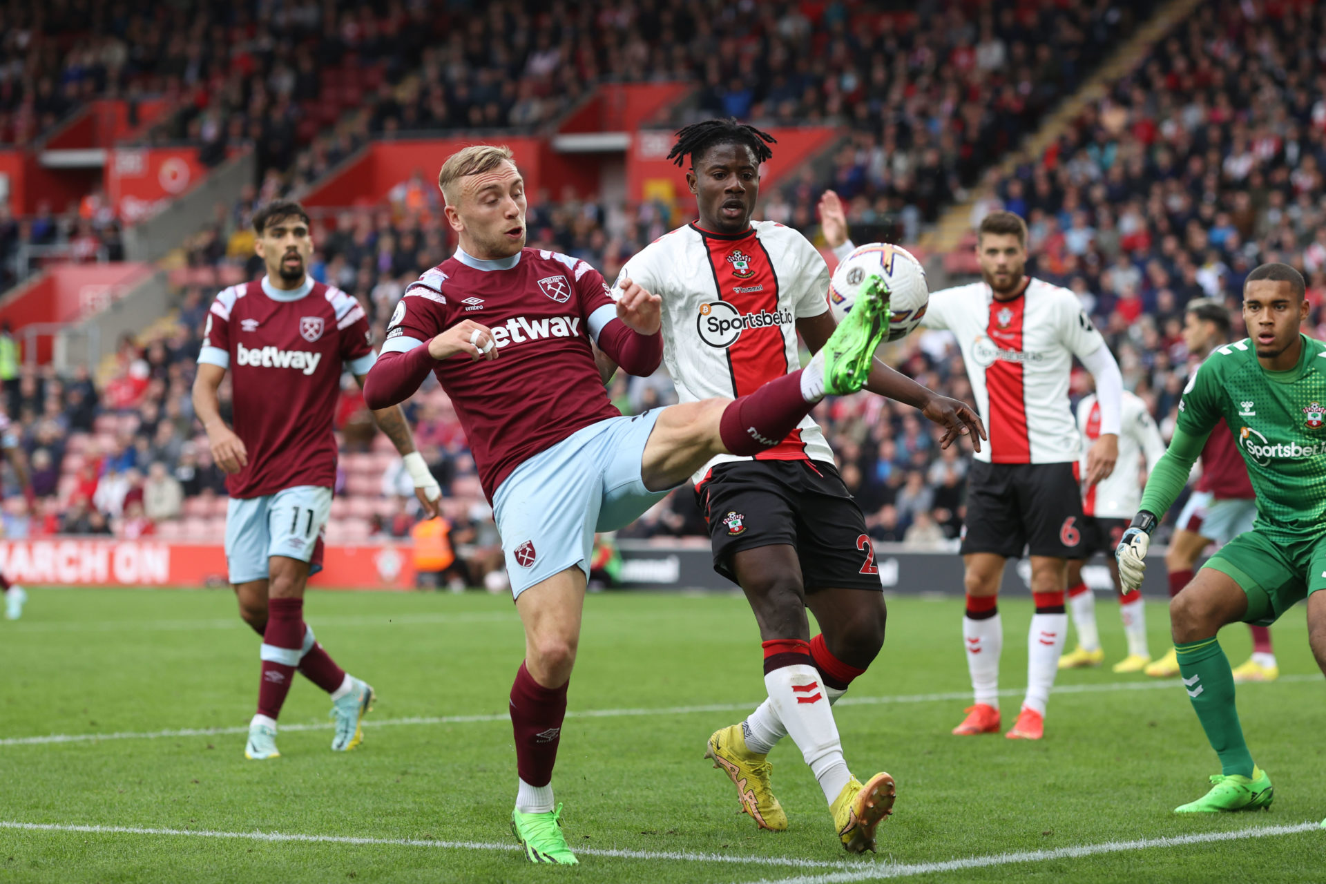 Southampton FC v West Ham United - Premier League