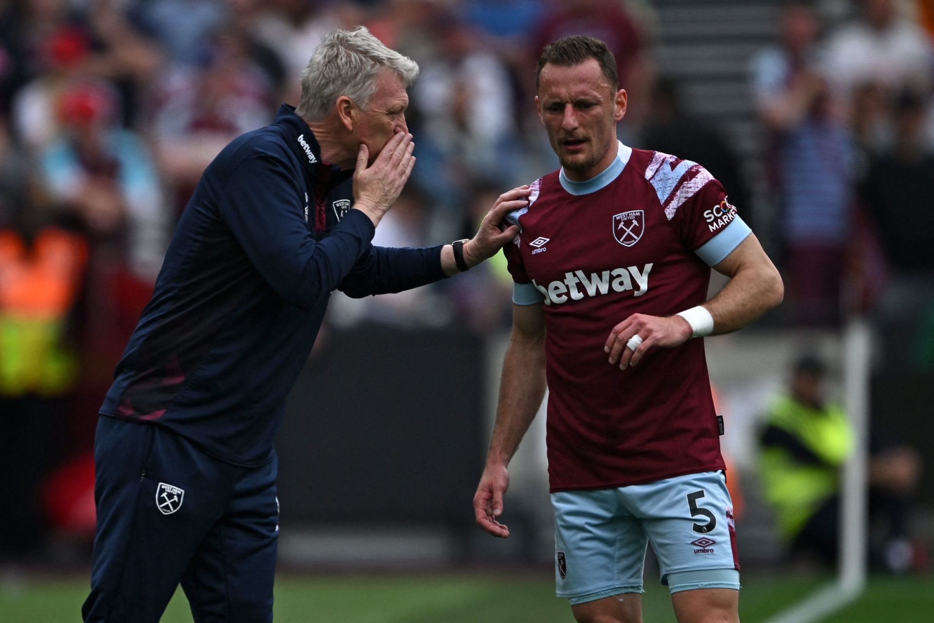 FBL-ENG-PR-WEST HAM-LEEDS