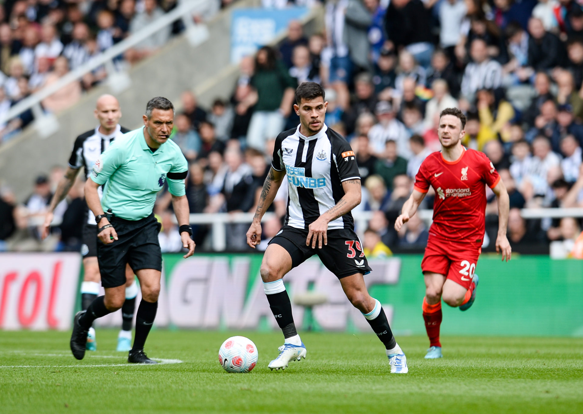 Newcastle United v Liverpool - Premier League