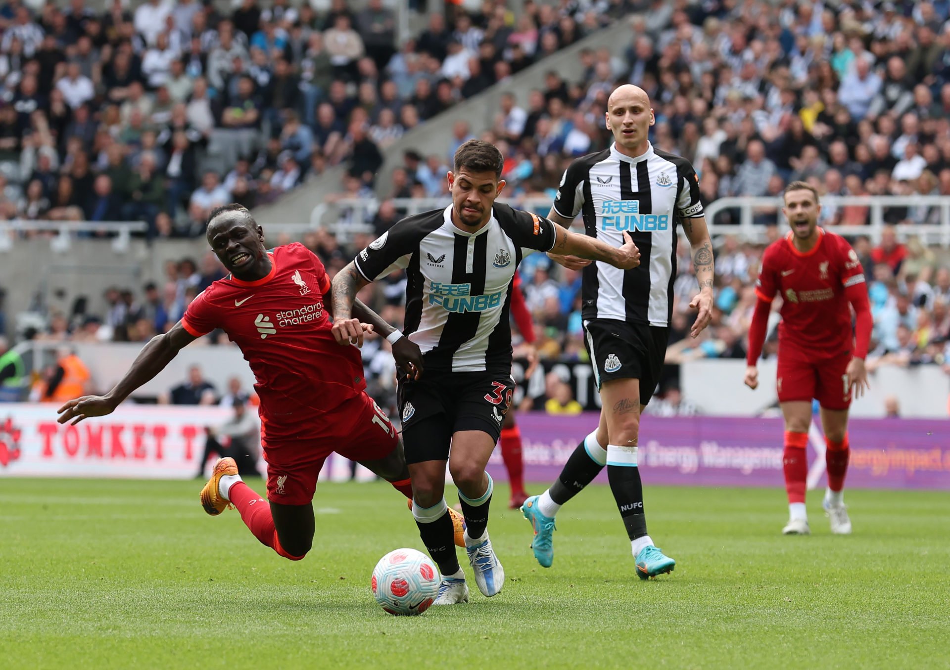 Newcastle United v Liverpool - Premier League