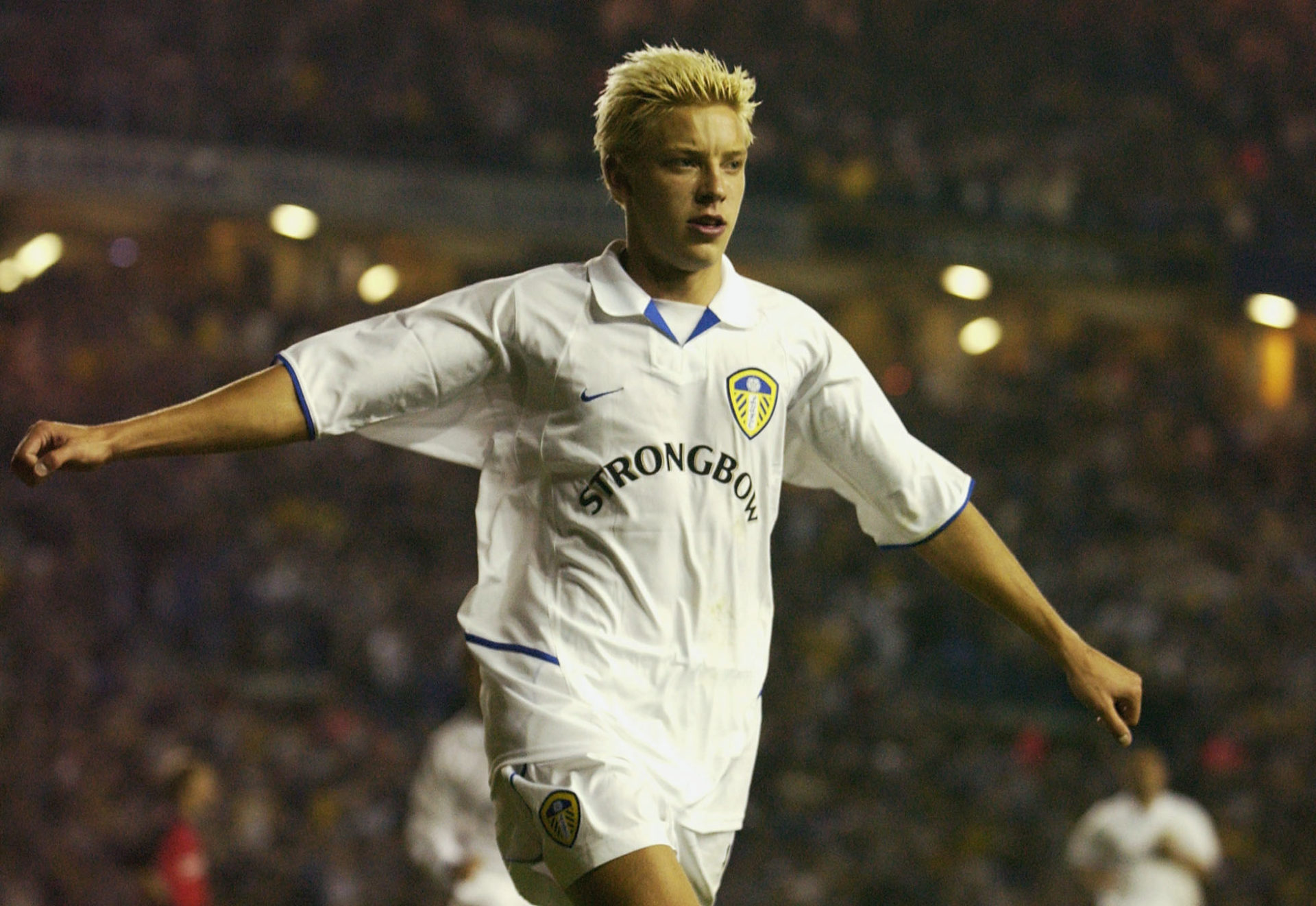 Alan Smith celebrates his goal