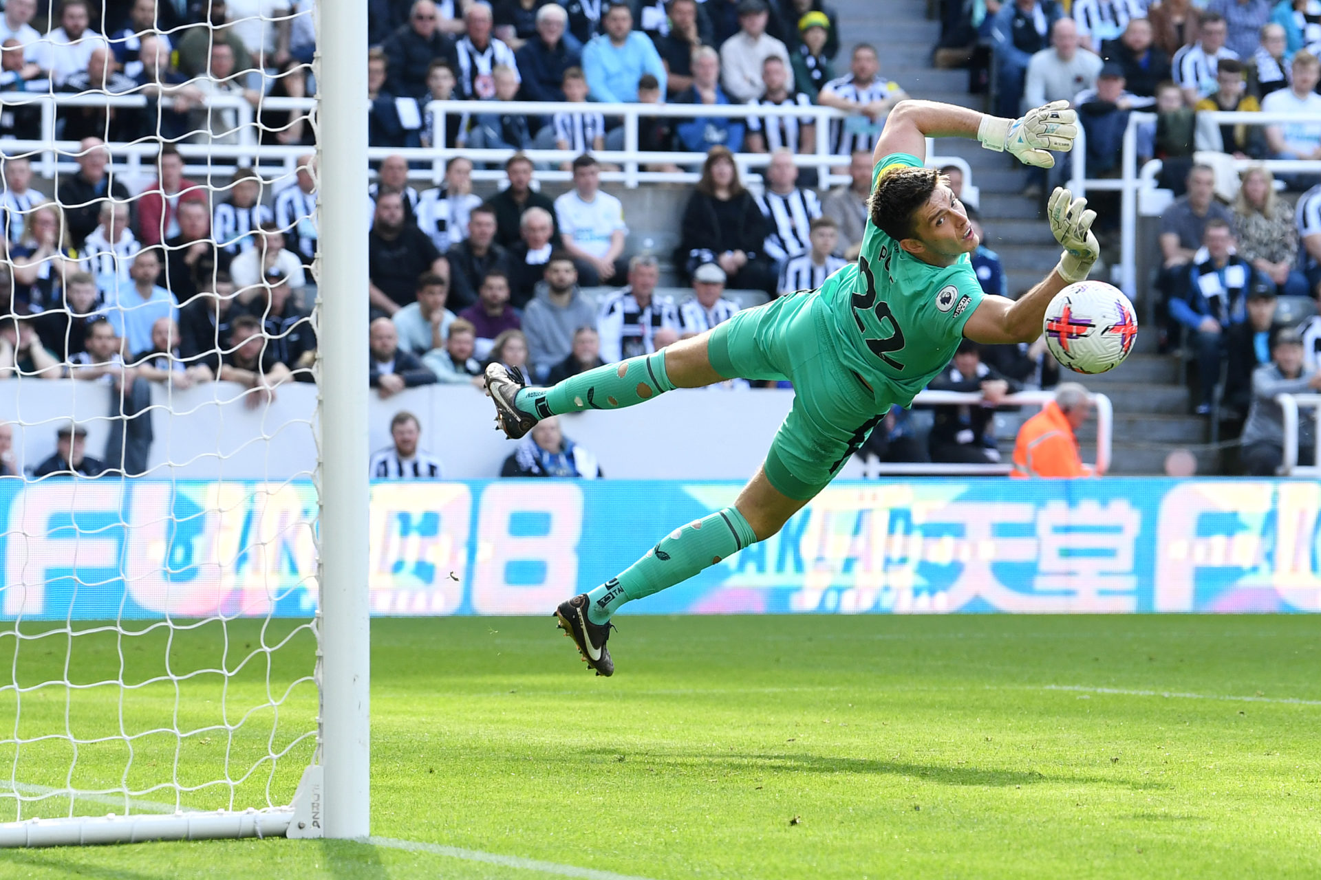 Newcastle United v Arsenal FC - Premier League