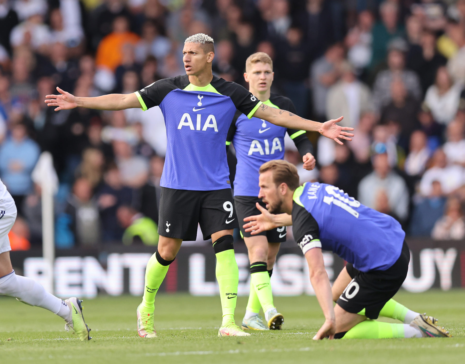 Leeds United v Tottenham Hotspur - Premier League