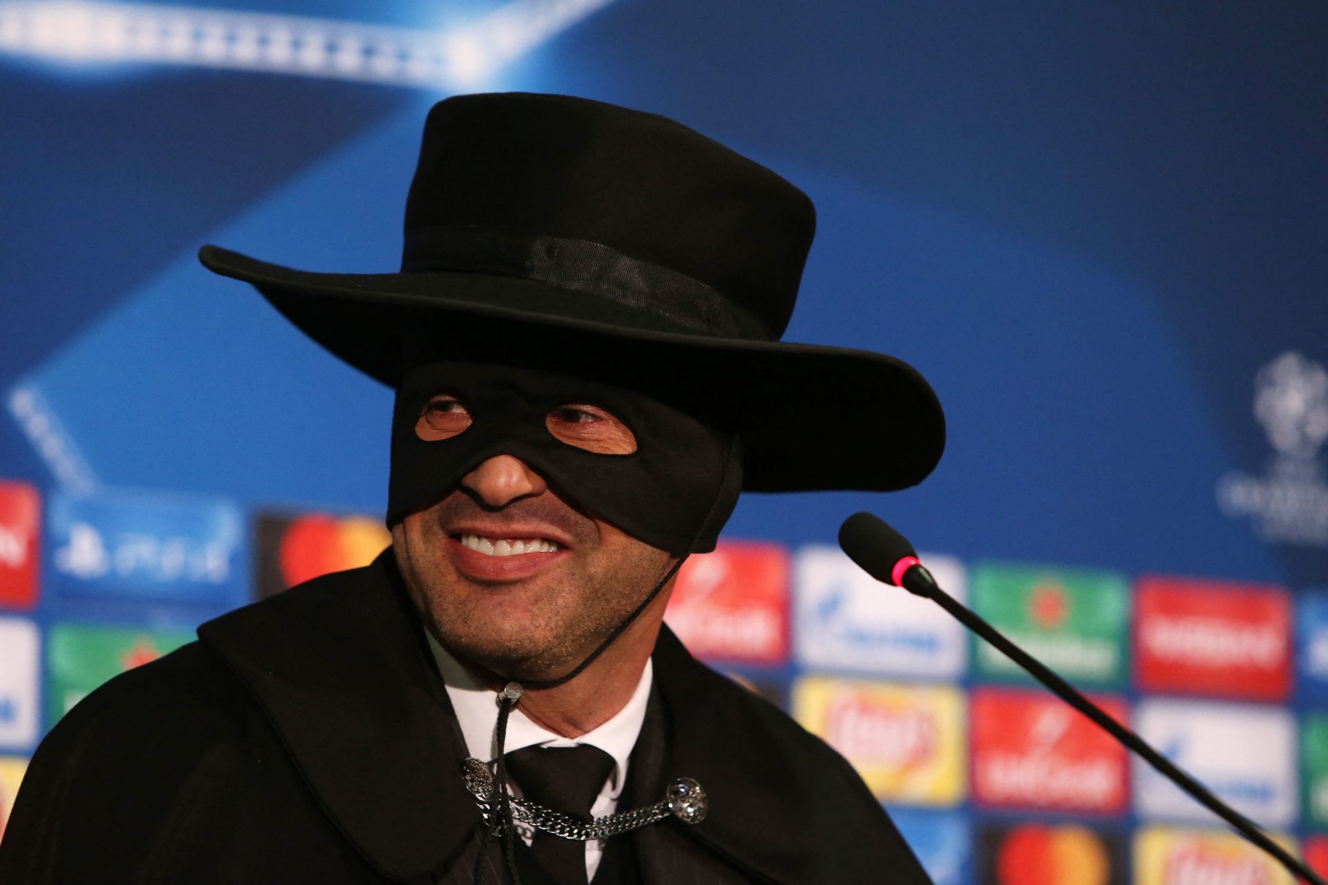 FBL-EUR-C1-SHAKHTAR-MAN CITY-PRESSER