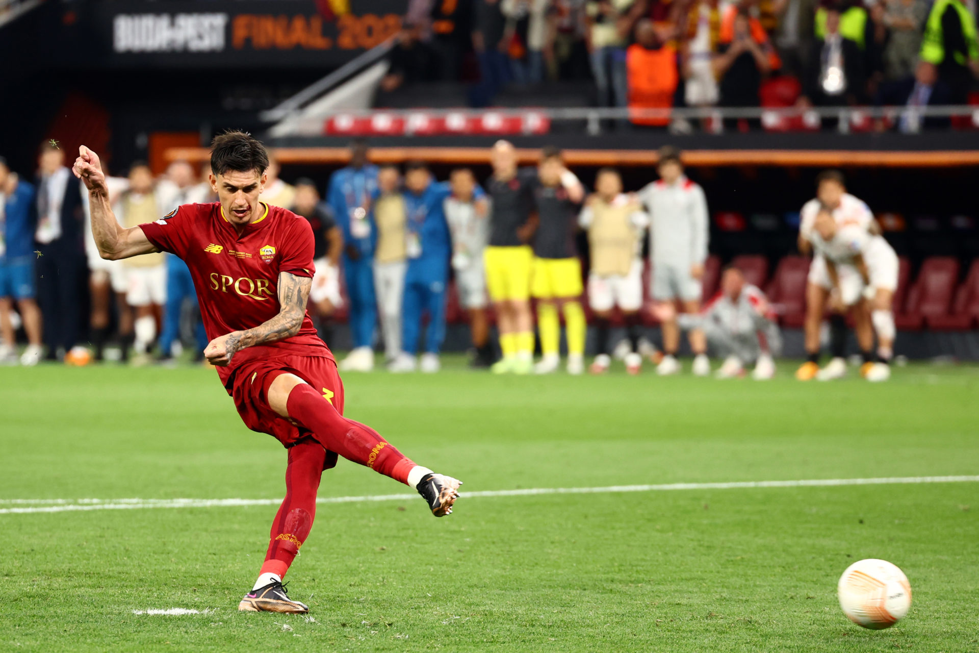 Tottenham Hotspur linked with Roger Ibanez