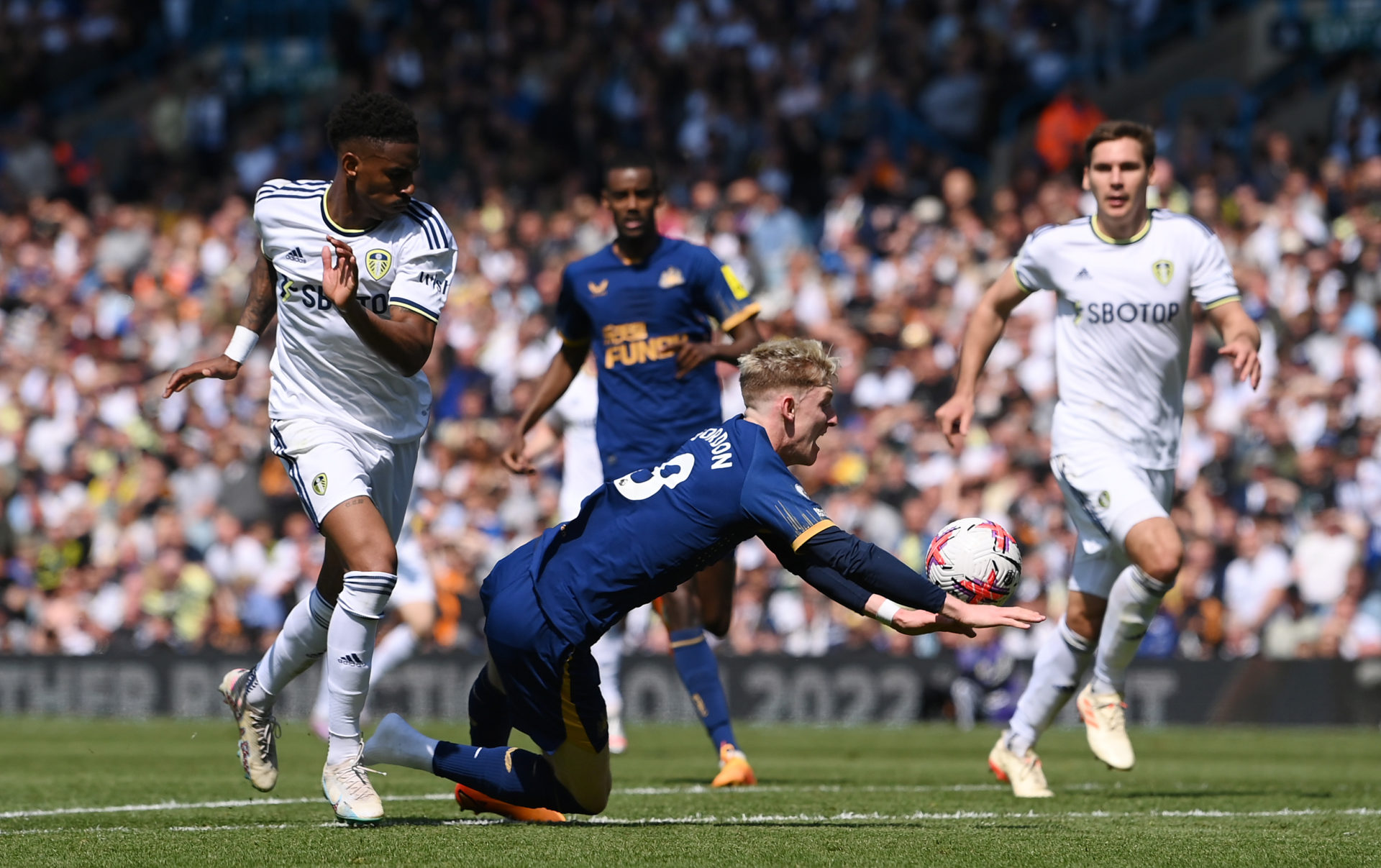 Leeds United v Newcastle United - Premier League