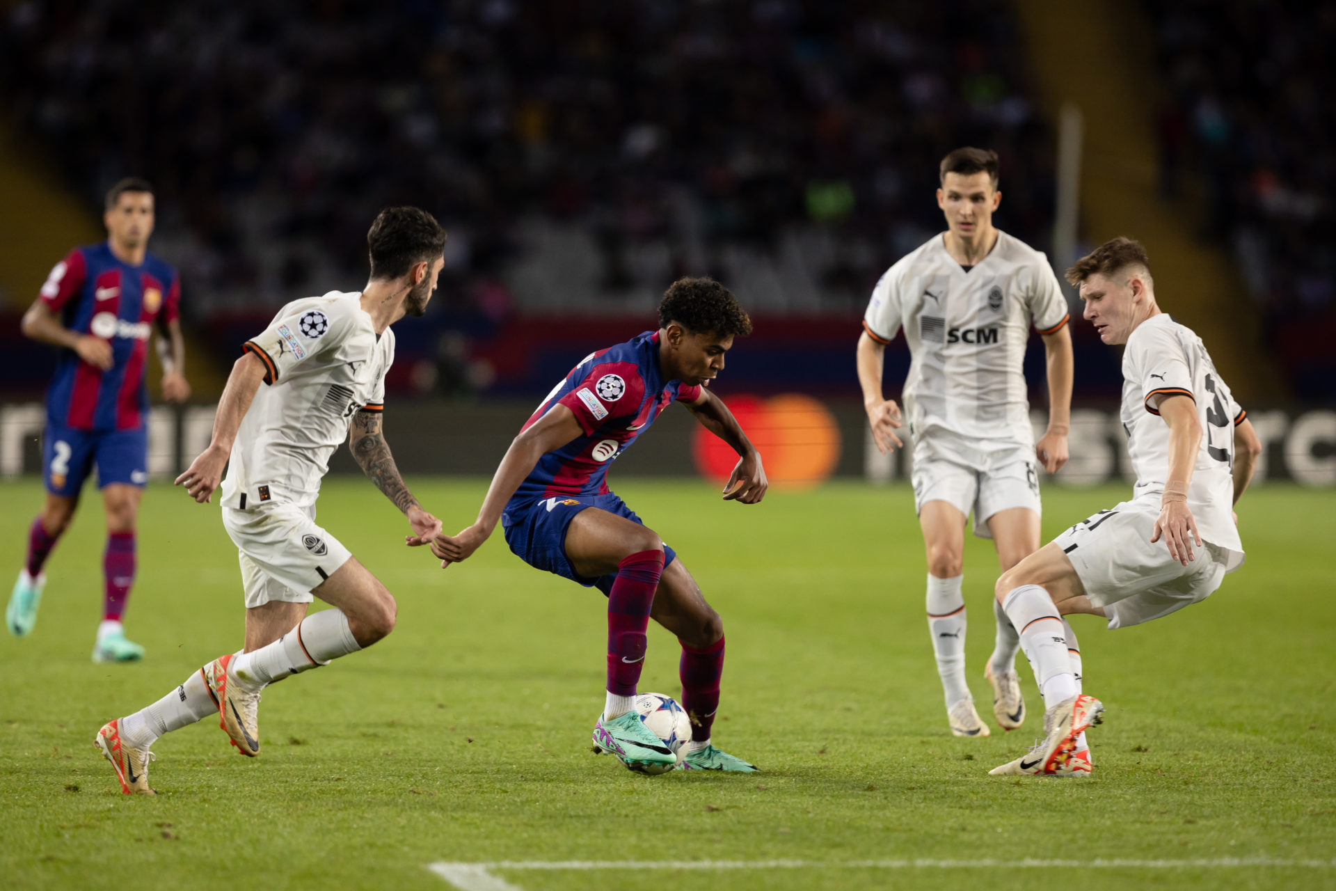 'Can't get near him': £26m Arsenal target scores v Barcelona in ...