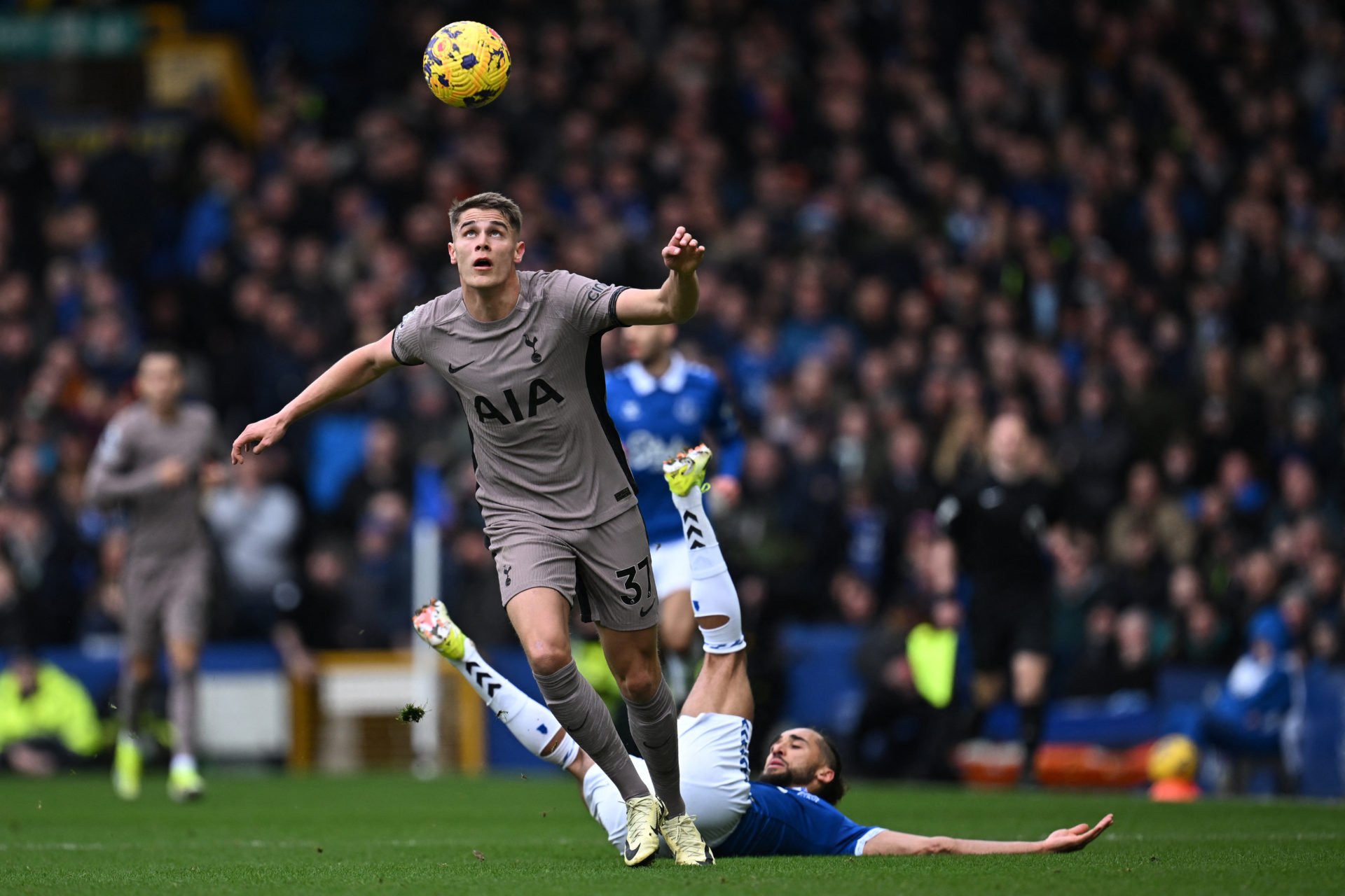 Micky Van De Ven Names Tottenham Player Who Deserved To Win At Everton