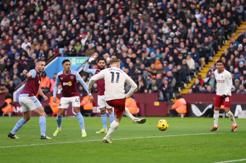 Aston Villa v Manchester United - Premier League