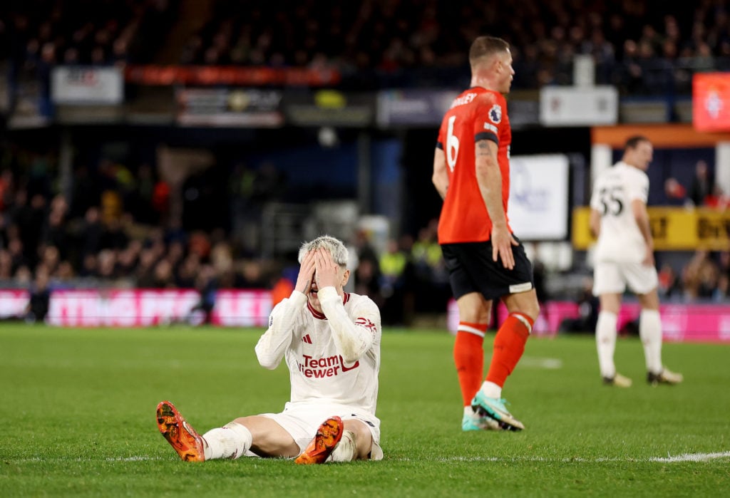 Luton Town v Manchester United - Premier League