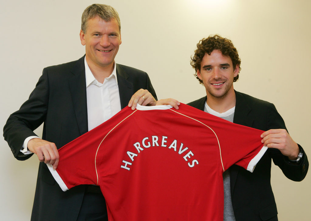 Owen Hargreaves signs for Manchester United