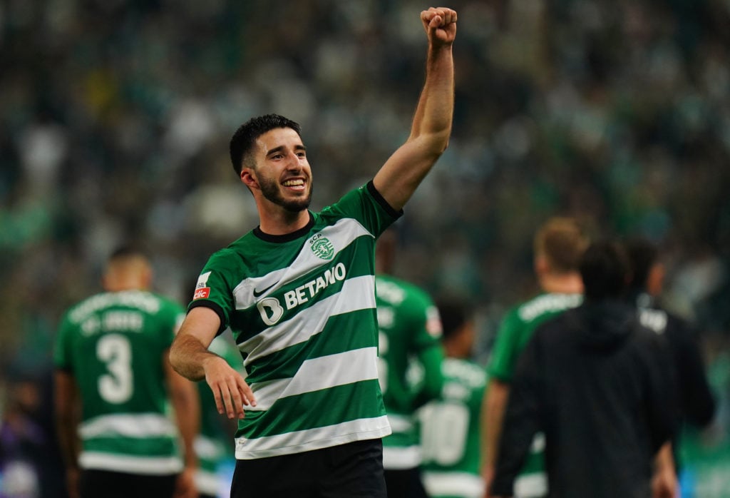 Goncalo Inacio of Sporting CP celebrates the victory at the end of the Liga Portugal Betclic match between Sporting CP and SL Benfica at Estadio Jo...
