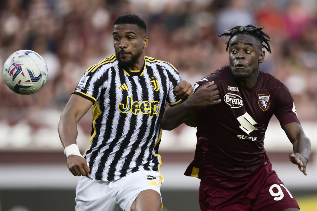 Gleison Bremer (L) of Juventus FC competes for the ball with