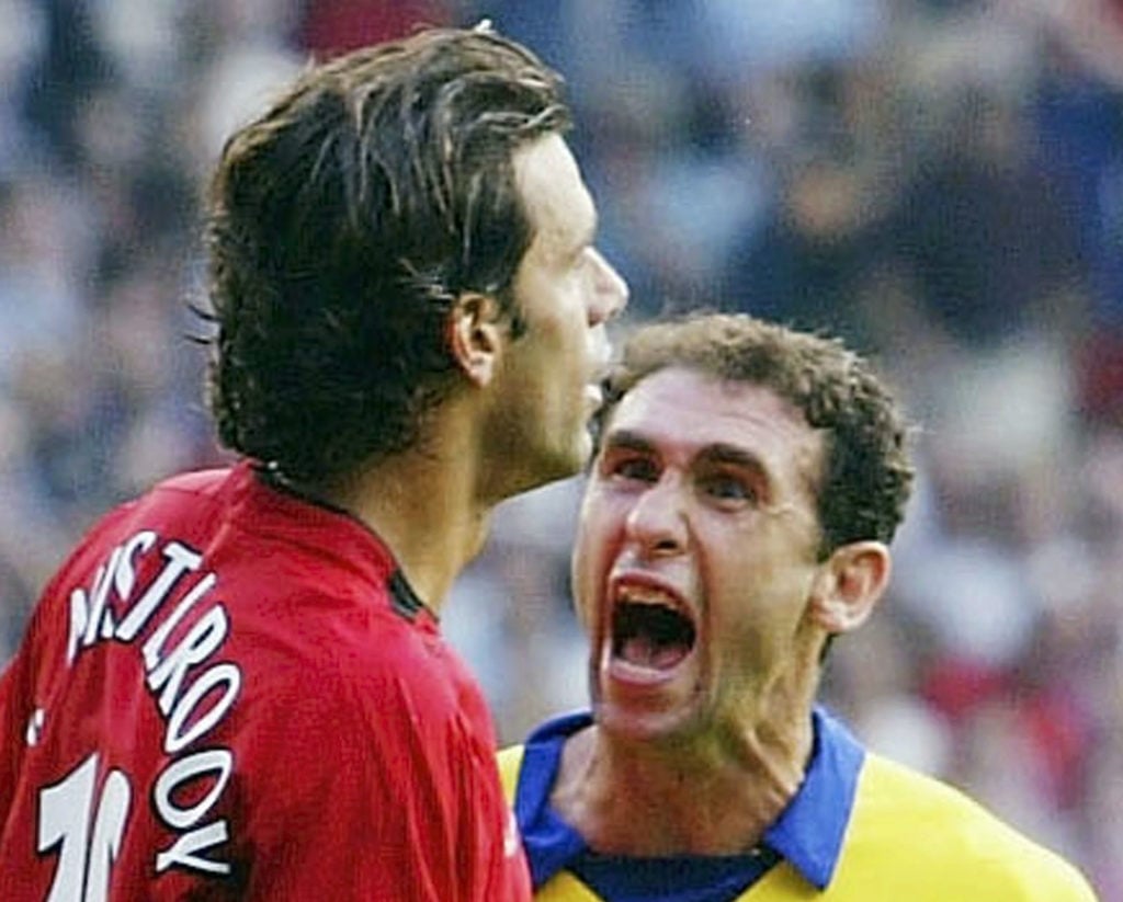 Martin Keown and Ruud Van Nistelrooy argue