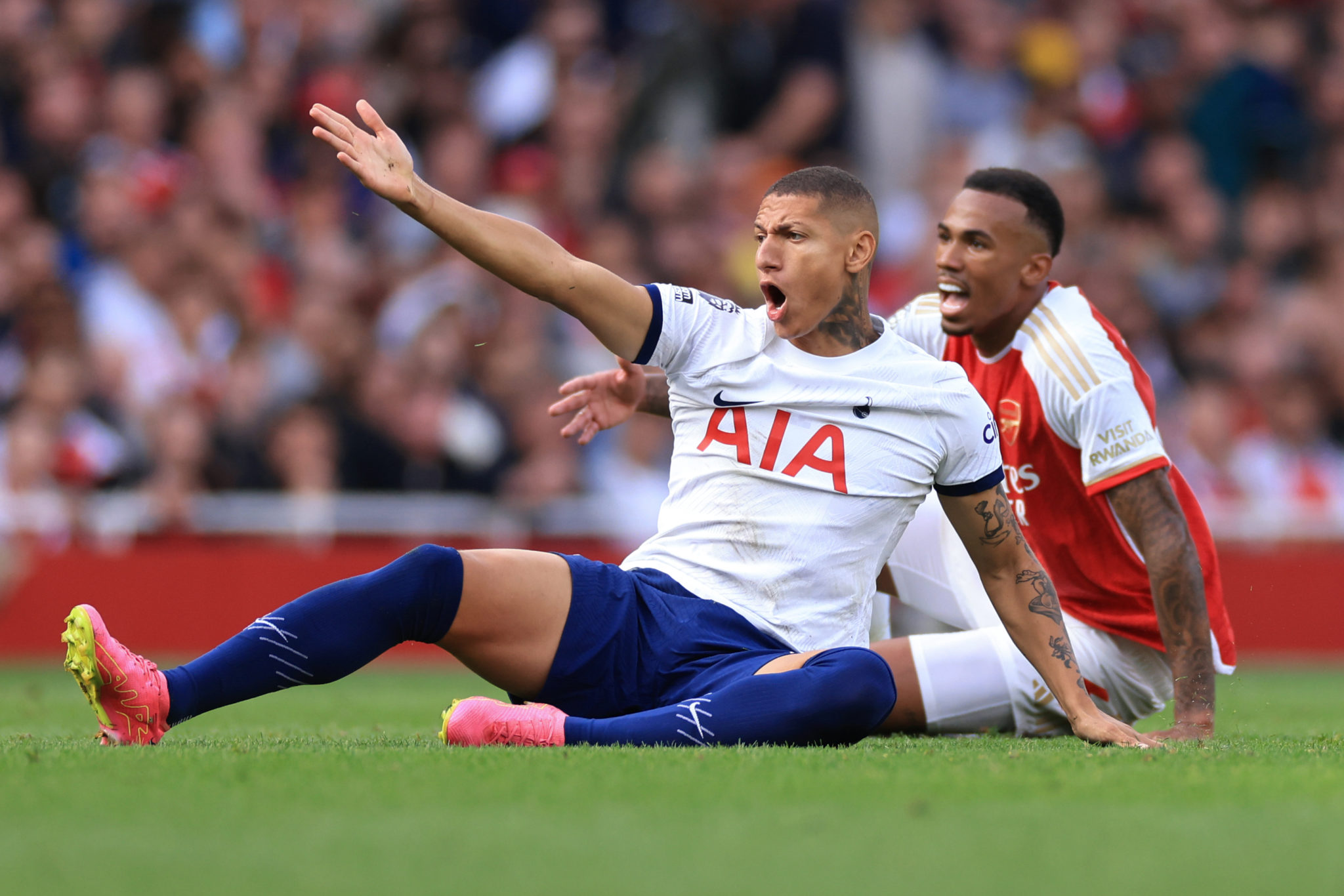 Richarlison sends message to Arsenal's Gabriel Magalhaes with ...