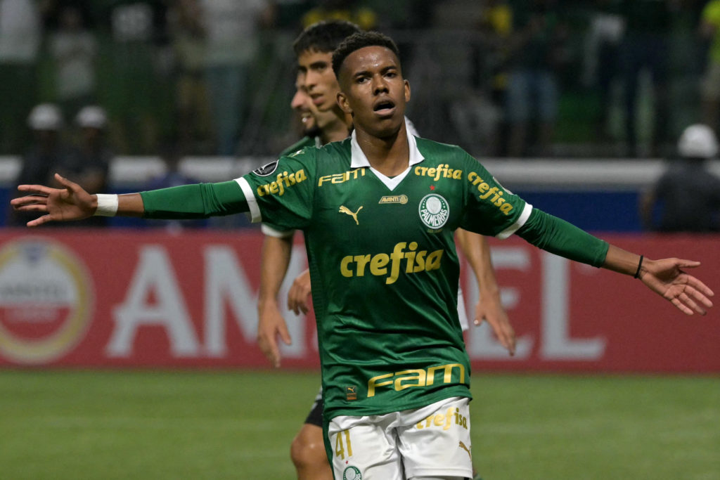 Willian Estevao in action for Palmeiras