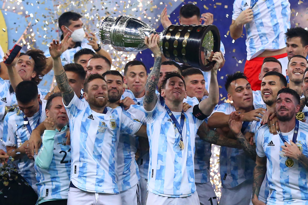 Lionel Messi of Argentina lifts the trophy with teammates after winning the final of Copa America Brazil 2021 between Brazil and Argentina at Marac...
