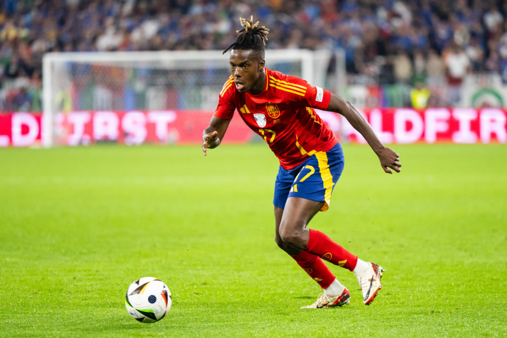 Nico Williams of Spain controls the ball during the UEFA EURO 2024 group stage match between Spain and Italy at Arena AufSchalke on June 20, 2024 i...