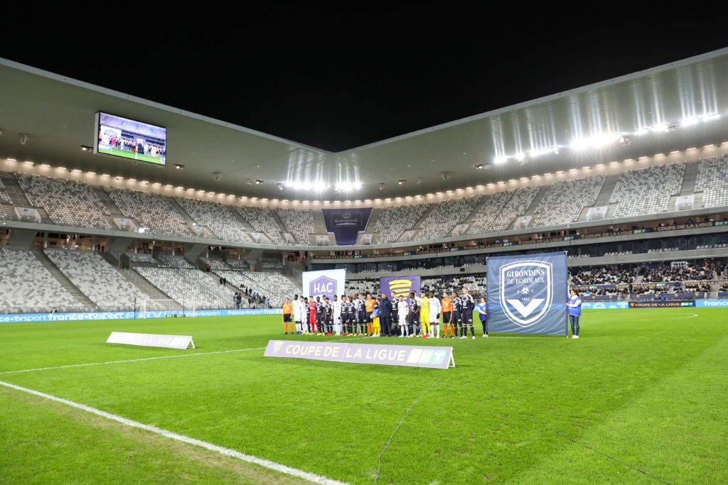 Empty seats are seen while players pose for a team photo prior to the match during the French League Cup match between Bordeaux and Le Havre at Sta...