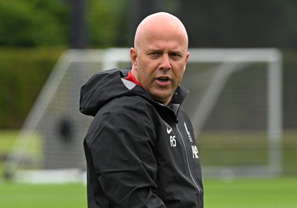 (THE SUN OUT. THE SUN ON SUNDAY OUT) Arne Slot Head Coach of Liverpool during a training session at AXA Training Centre on July 07, 2024 in Kirkby,...