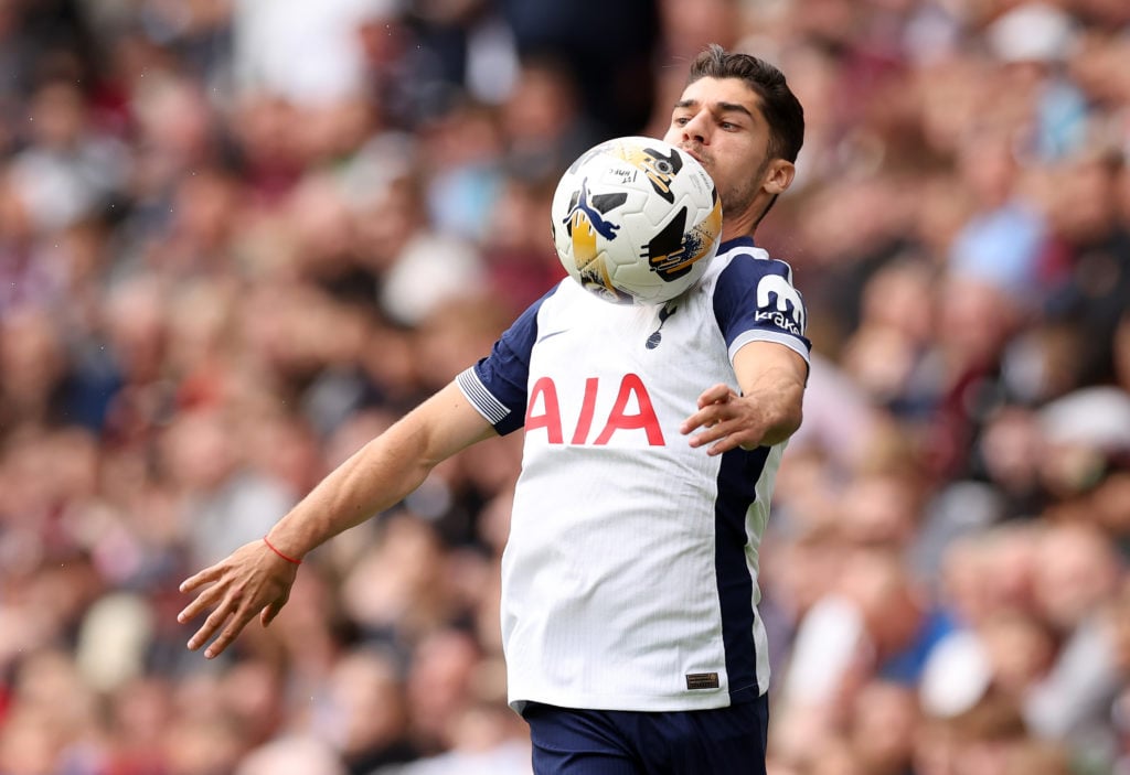 Manor Solomon of Tottenham Hotspur controls the ball during the Pre-Season Friendly between Heart of Midlothian and Tottenham Hotspur at Tynecastle...