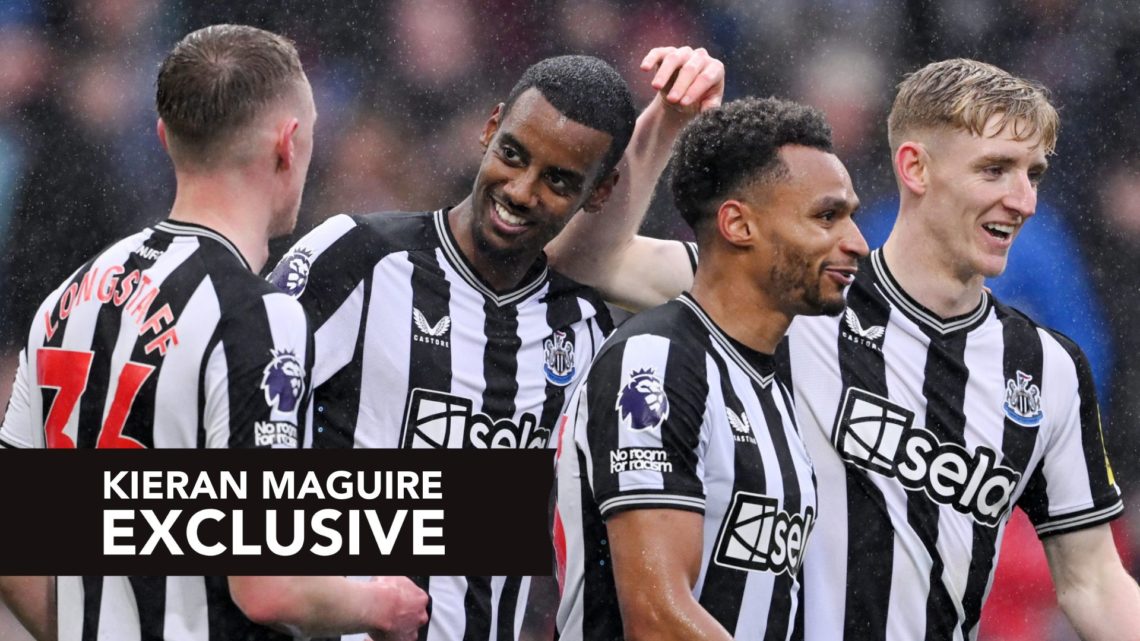 Alexander Isak of Newcastle United celebrates scoring his team's fourth goal with teammates Sean Longstaff, Jacob Murphy and Anthony Gordon during ...
