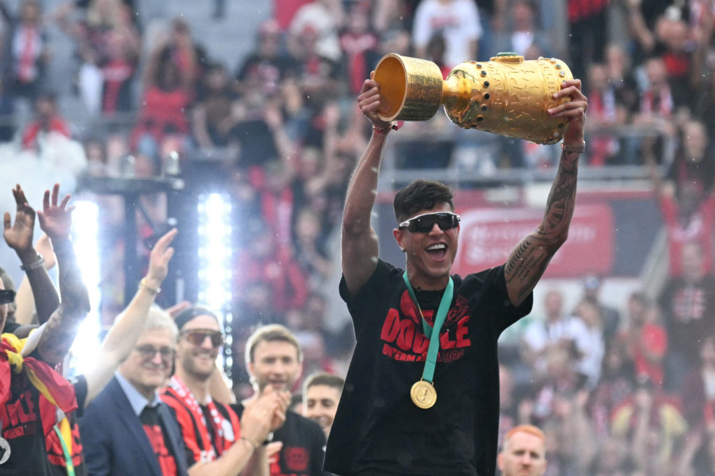 Piero Hincapie celebrates with the German Cup.