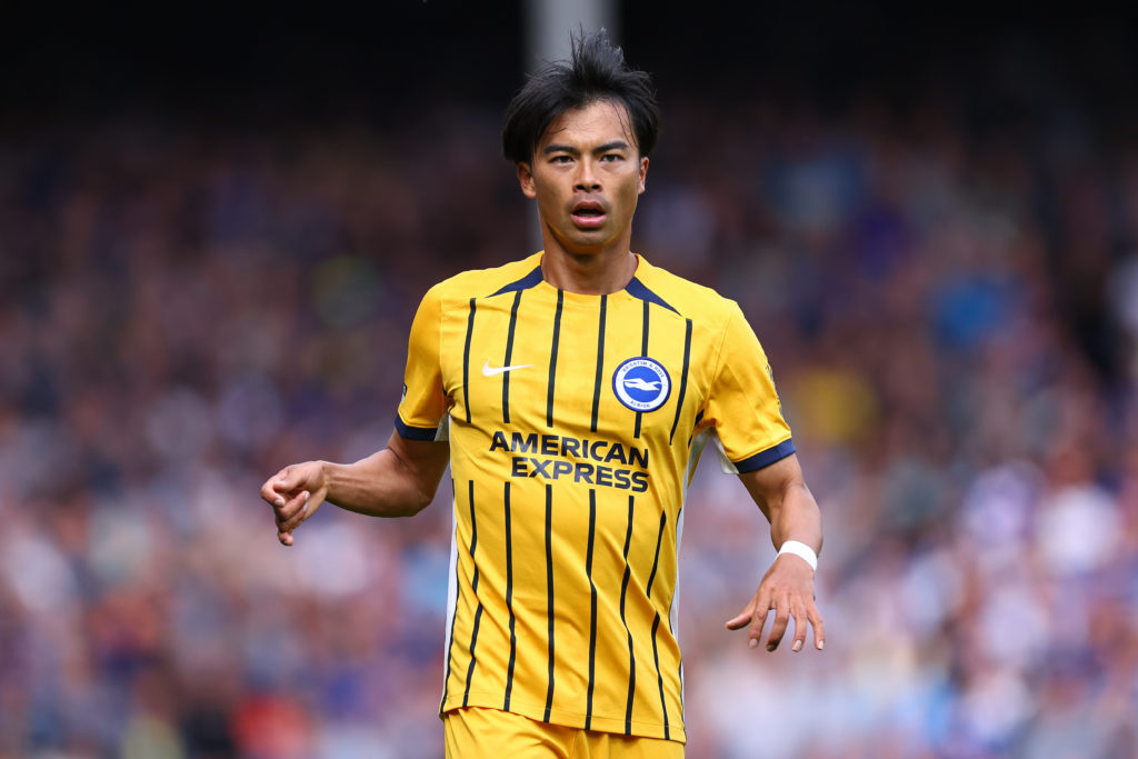 Brighton player Kaoru Mitoma playing against Everton.