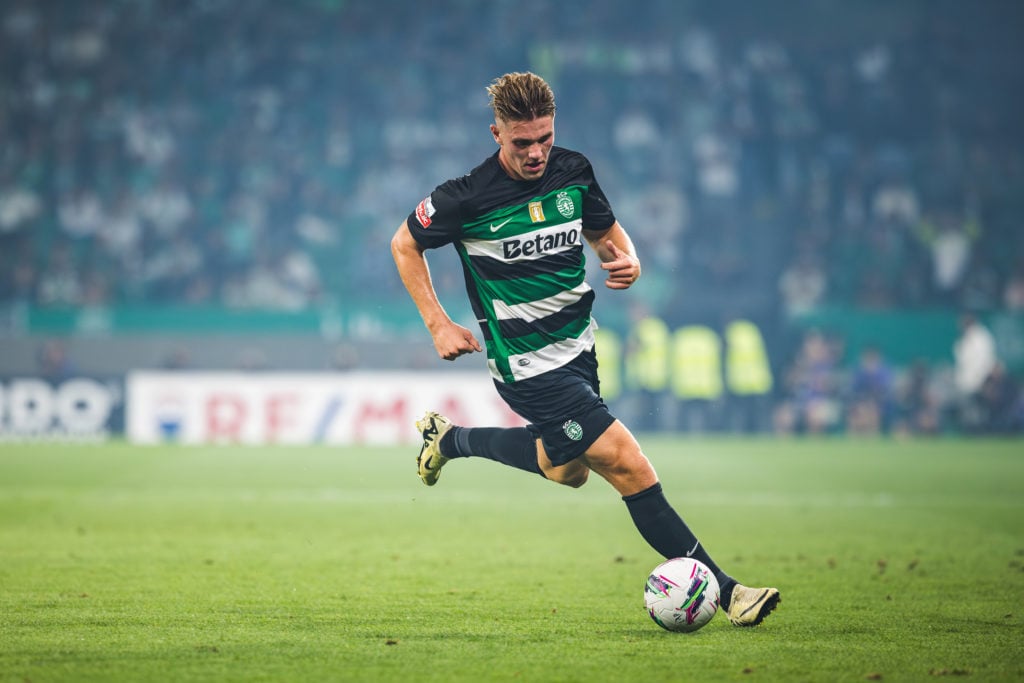 Viktor Gyokeres of Sporting CP in action during the Liga Portugal Betclic match between Sporting CP and FC Porto at Estadio de Alvalade. (Final sco...