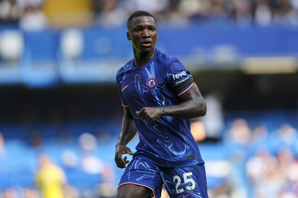 Moises Caicedo playing for Chelsea.