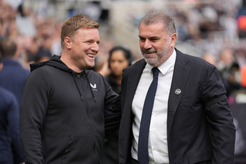 Newcastle United's English head coach Eddie Howe (L) and Tottenham Hotspur's Greek-Australian Head Coach Ange Postecoglou (R) chat ahead of kick-of...