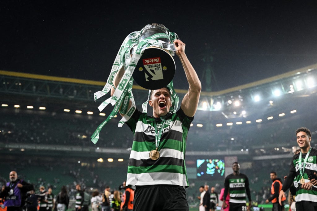 TOPSHOT - Sporting Lisbon's Swedish forward #09 Viktor Gyokeres holds the trophy after his team won the 2023-24 Portuguese League Championship foll...