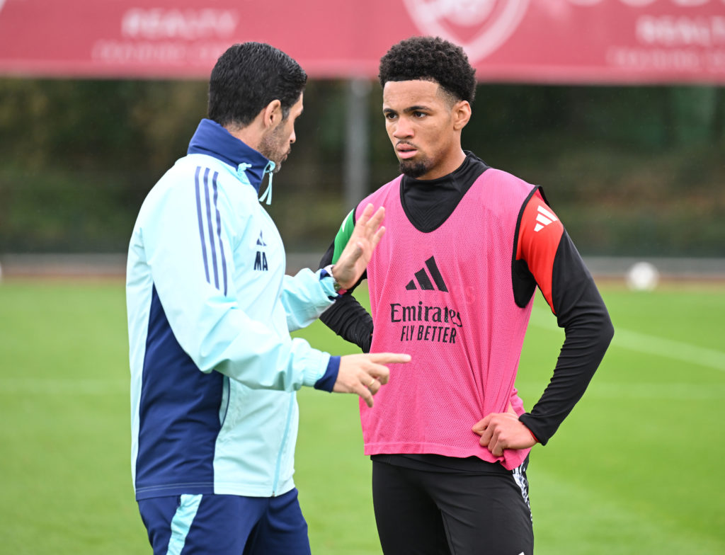 Mikel Arteta talks to Ethan Nwaneri in training.