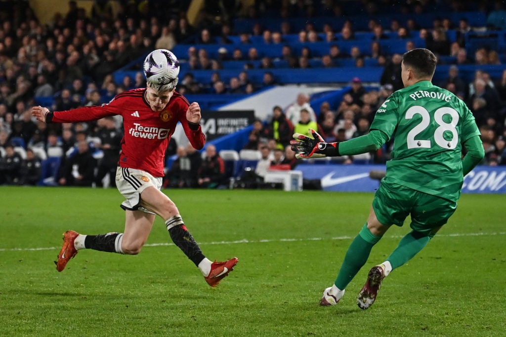 Manchester United's Argentinian midfielder #17 Alejandro Garnacho fights for the ball with Chelsea's Serbian goalkeeper #28 Djordje Petrovic as he ...