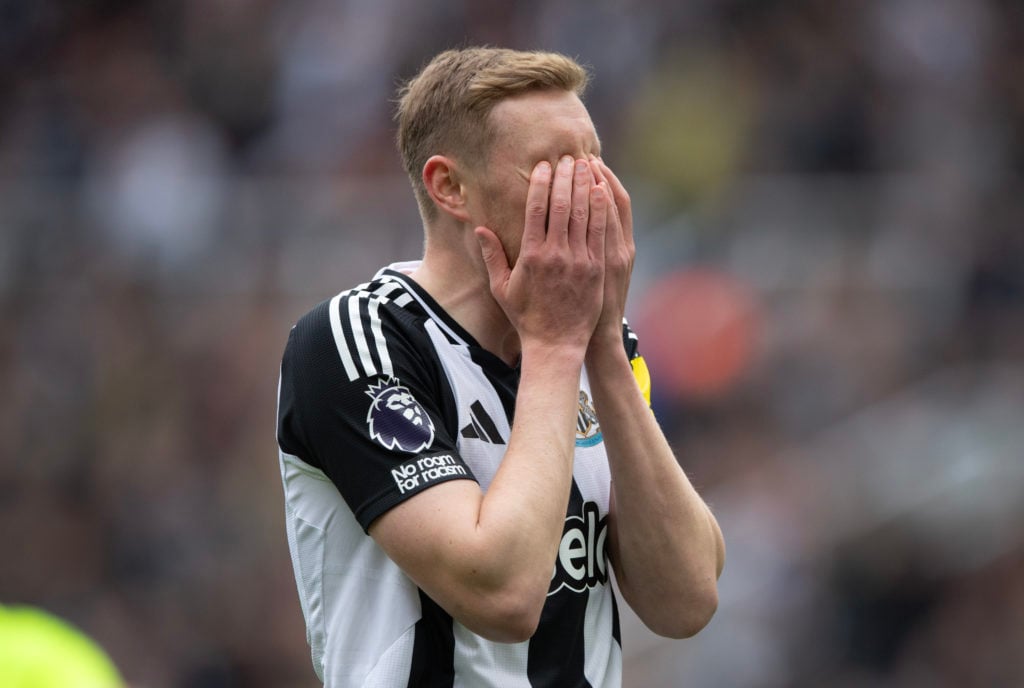 Sean Longstaff of Newcastle United holds his head in his hands during the Premier League match between Newcastle United FC and Manchester City FC a...