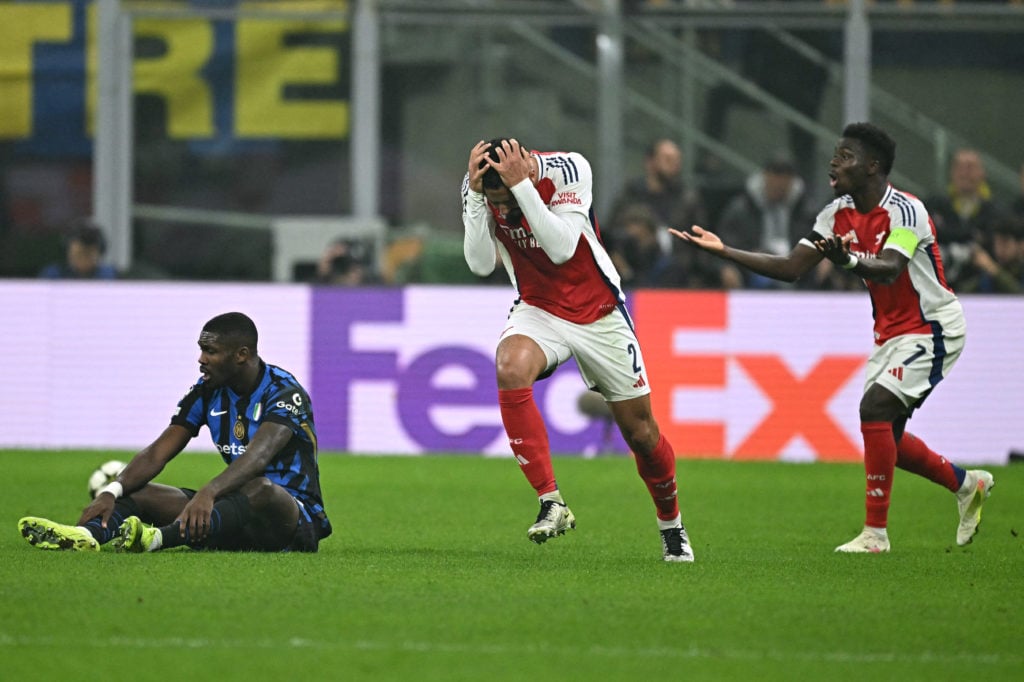 Inter Milan's French forward #09 Marcus Thuram (L), Arsenal's French defender #02 William Saliba and Arsenal's English midfielder #07 Bukayo Saka r...