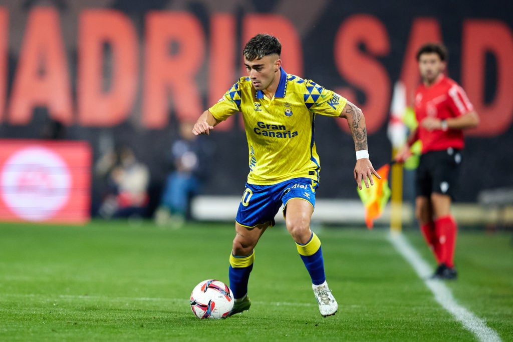 Alberto Moleiro of UD Las Palmas runs with the ball during the LaLiga match between Rayo Vallecano and UD Las Palmas at Estadio de Vallecas on Nove...